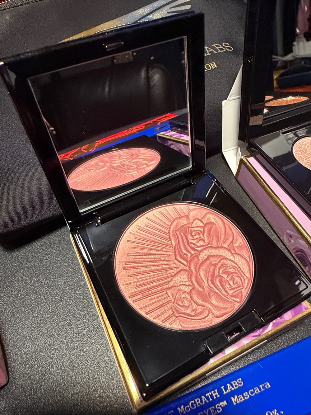 Pat McGrath Peach Pink Blush & Warm Eyeshadow Palette with Gold-Stamped Pouch - Picture 4 of 7